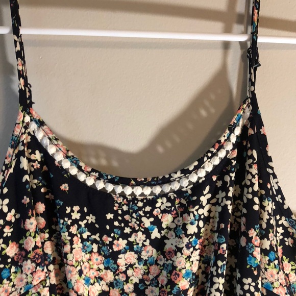 Flower pattern romper - Picture 3 of 3